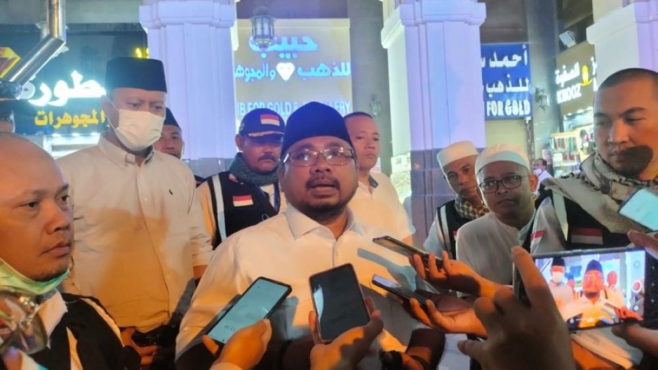 Menteri Agama (Menag) sekaligus Amirul Hajj Yaqut Cholil Qoumas mengimbau jamaah haji tetap menjaga kesehatan.  (Humas Kemenag)