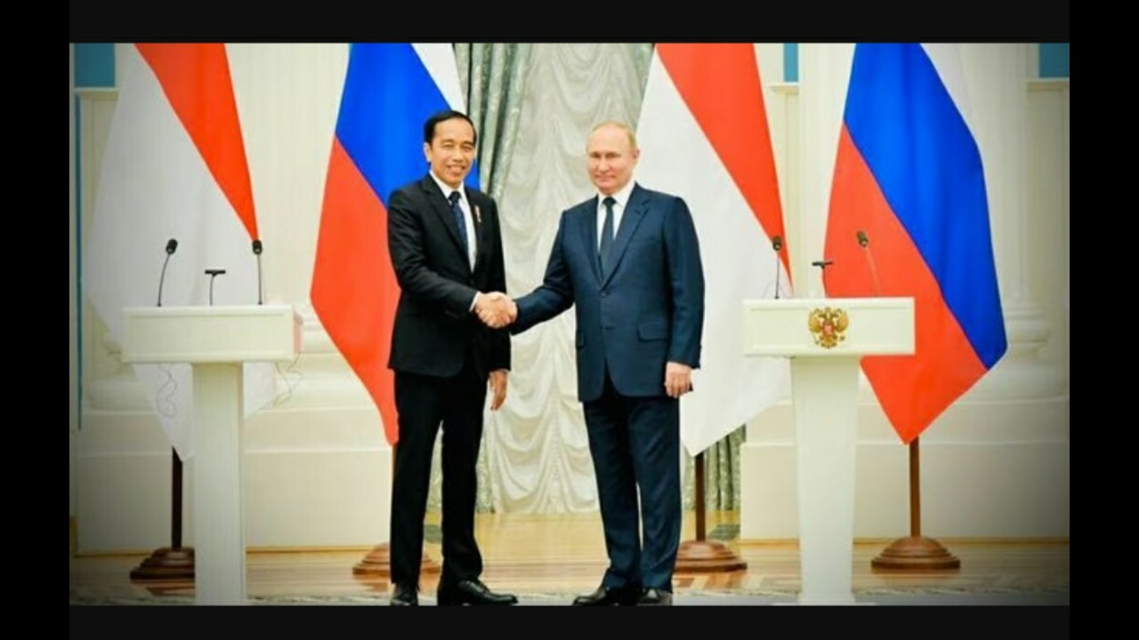 Presiden Jokowi dengan Presiden Rusia Vladimir Putin.