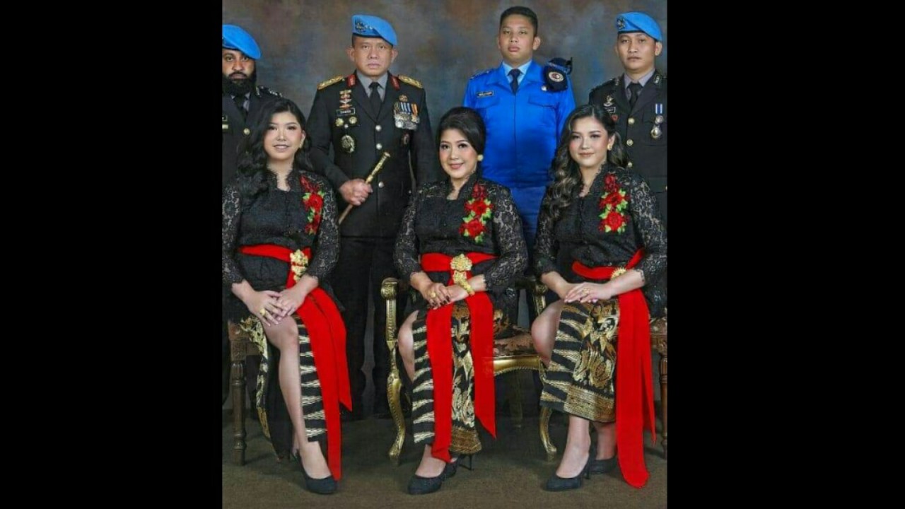 Keluarga Irjen Ferdy Sambo dan ajudan. (Net)