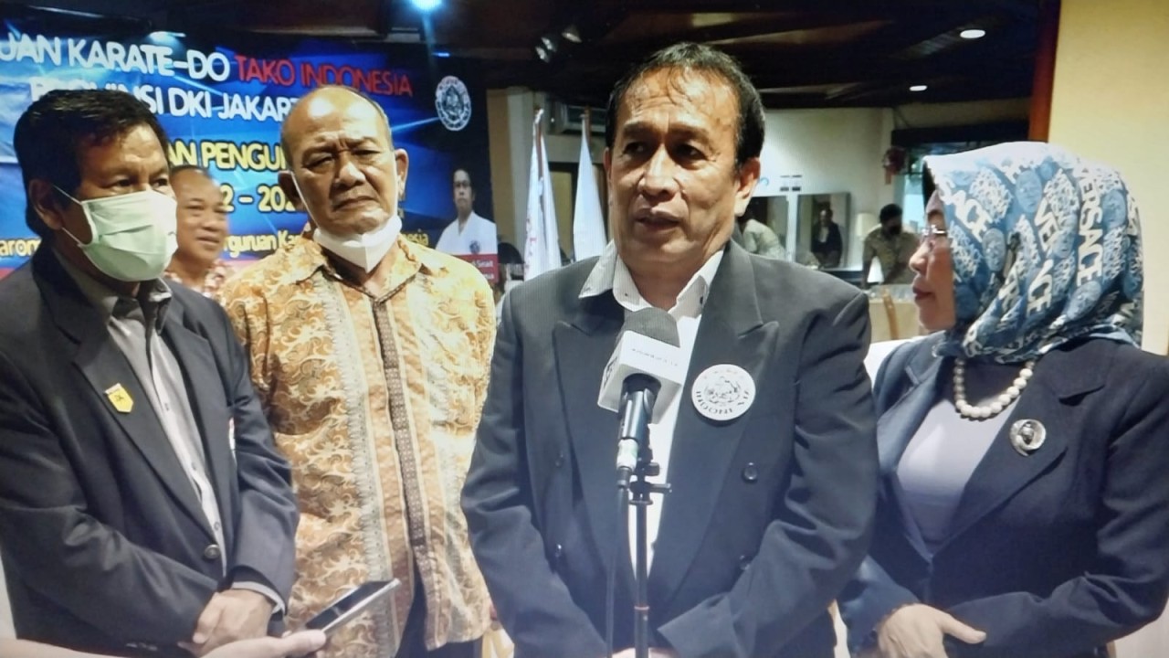 Ketua Karate-Do TAKO Provinsi DKI Jakarta, Dr Prista Tarigan bersama jajaran pengurus