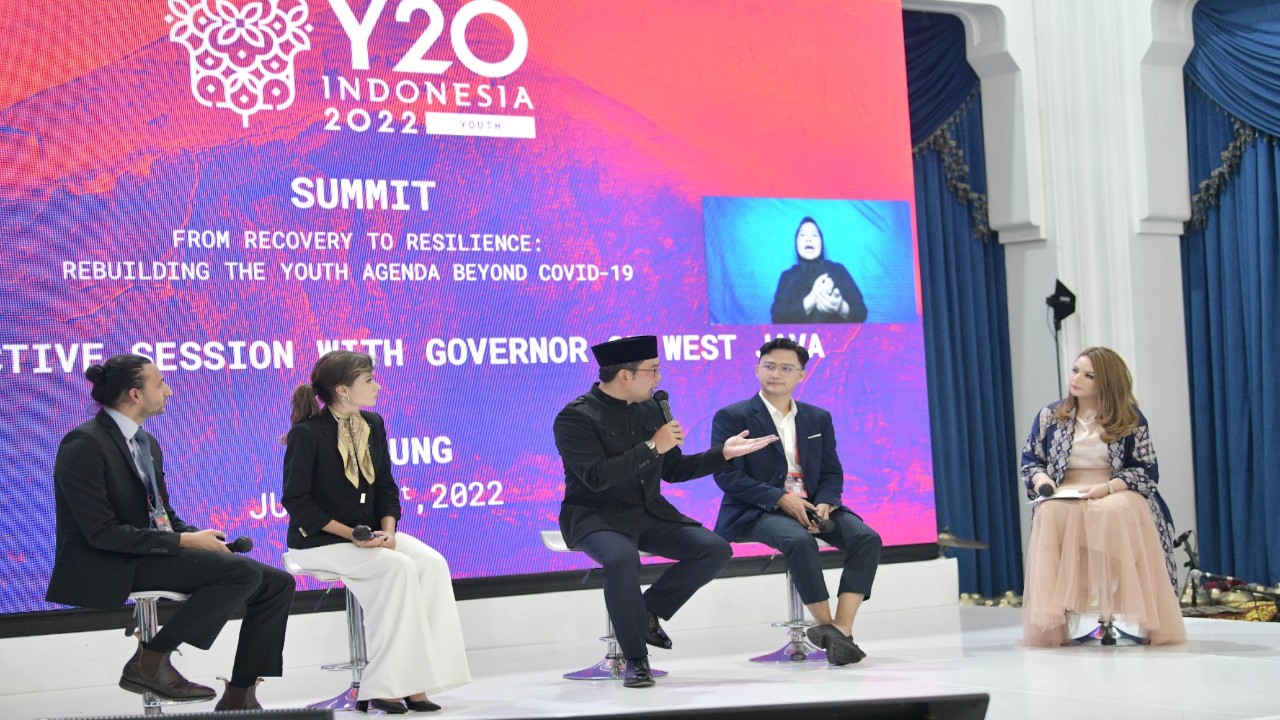 Gubernur Jawa Barat Ridwan Kamil memberi semangat anak muda dalam KTT Y20