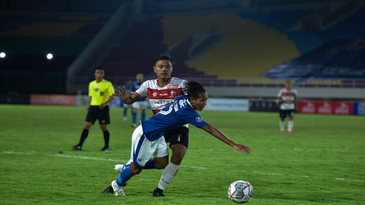 Laga Persib vs Madura United