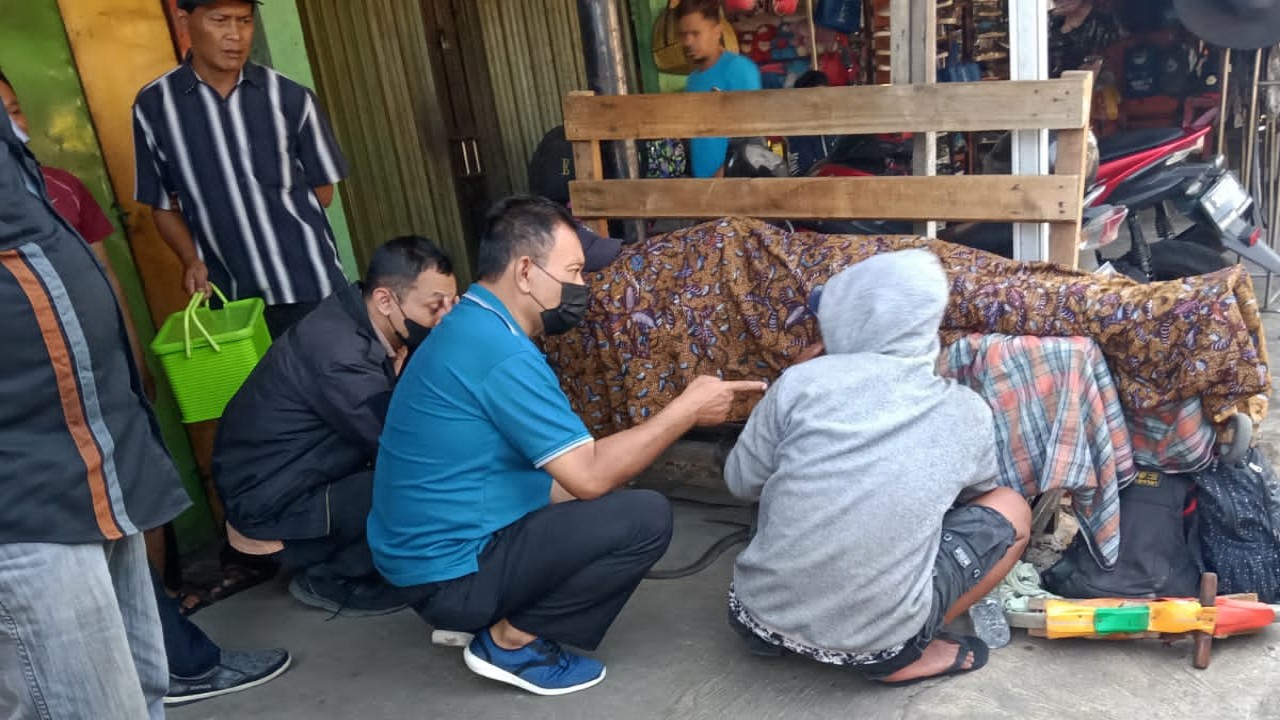 Pawang Topeng Monyet meninggal di trotoar Cicaheum, Bandung (Istimewa)