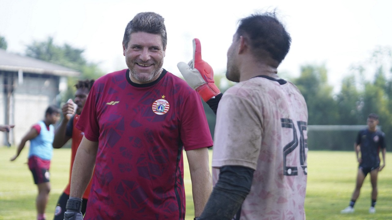 Pelatih kiper Persija, Jan Klima bersama Andritany Adrhiyasa