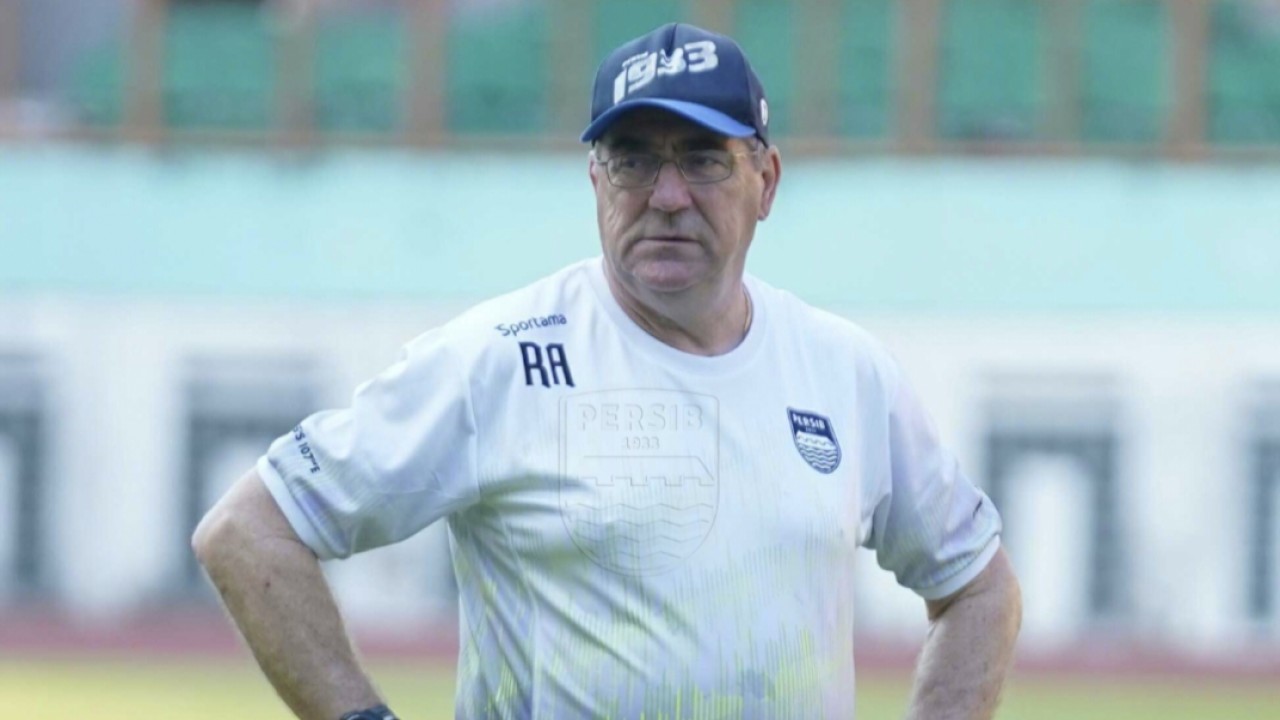 Pelatih Persib Robert Alberts