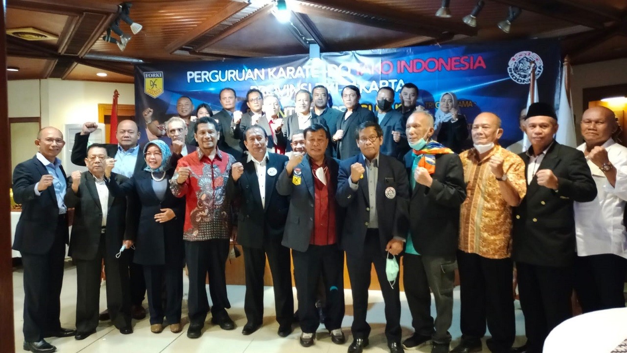 Pengurus Karate-Do TAKO Provinsi DKI Jakarta bersama Ketum PB TAKO Indonesia, Dr. Ir. Nurdin Tampubolon, MM