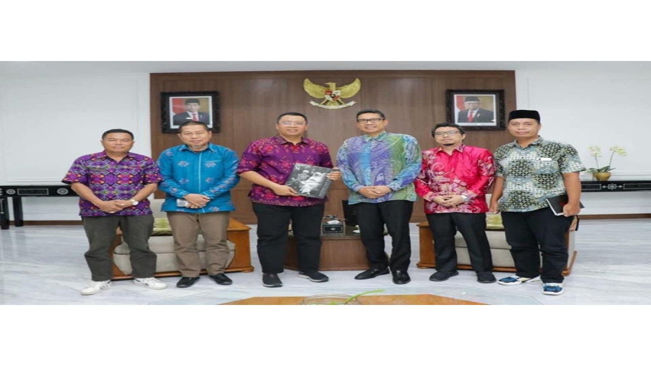 Gubernur Nusa Tenggara Barat ( NTB), Zulkieflimansyah menerima kunjungan Kedutaan Besar Malaysia, Adlan Mohd Shaffieq. Foto (Istimewa)