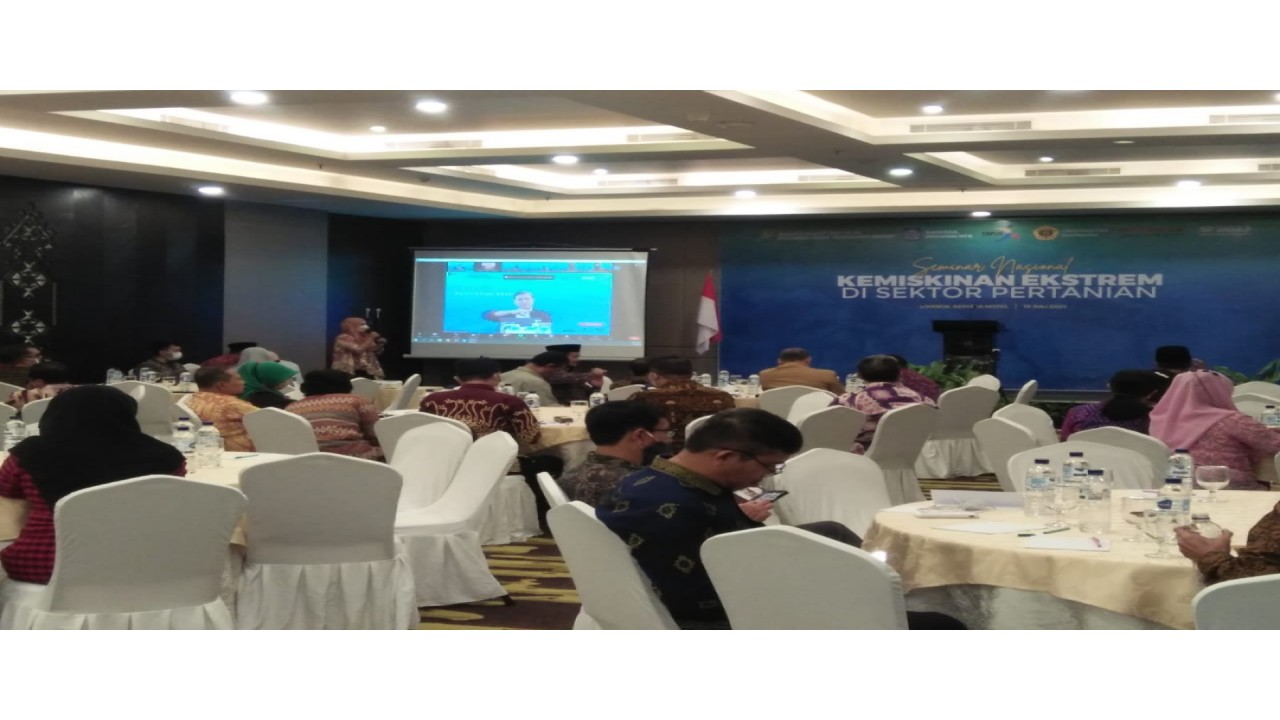 Seminar Nasional dengan tema, “Kemiskinanm Ekstrim di Sektor Pertanian” melalui kolaborasi dengan TNP2K, di Astoria Hotel Mataram, Selasa (19/7/ 2022). Foto (Istimewa)