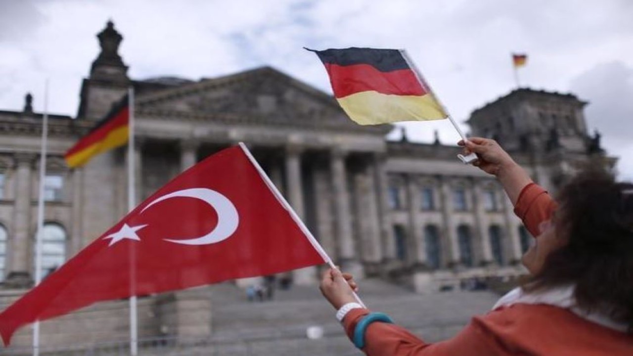 Ilustrasi. Bendera Turki dan Jerman. (Reuters)