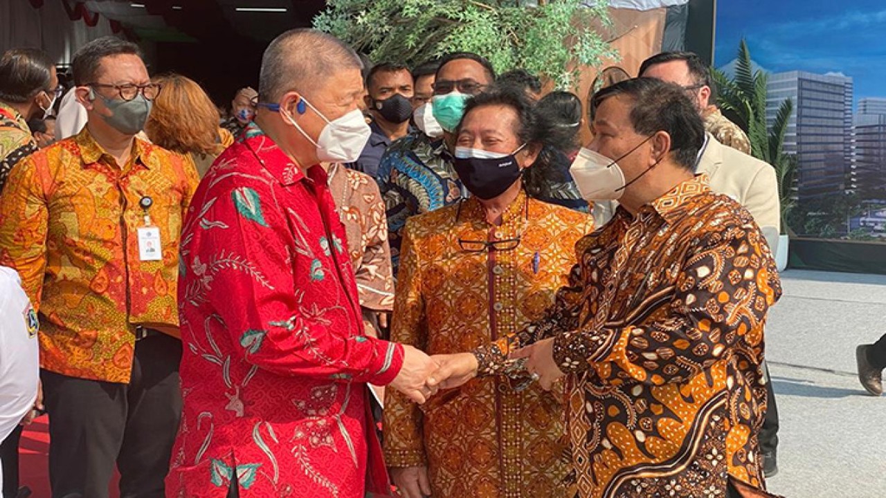 Keterangan foto: Tim Ahli Wapres yang juga Presiden Komisaris NT Corp Nurdin Tampubolon (kanan) bersama Pendiri Agung Sedayu Group Sugianto Kusuma (kiri) dan CEO Salim Group Franciscus Welirang.