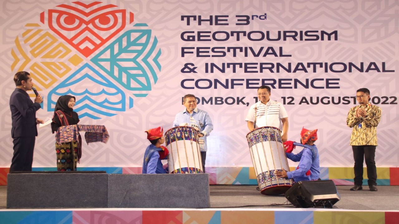 Gubernur NTB, Zulkieflimansyah( kedua dari kanan) saat menghadiri acara acara Opening Ceremony "The 3rd Geotourism Conference  & International Conference & Future Climate" di hotel Lombok Raya pada Rabu, 11 Agustus 2022. Foto (Istimewa)