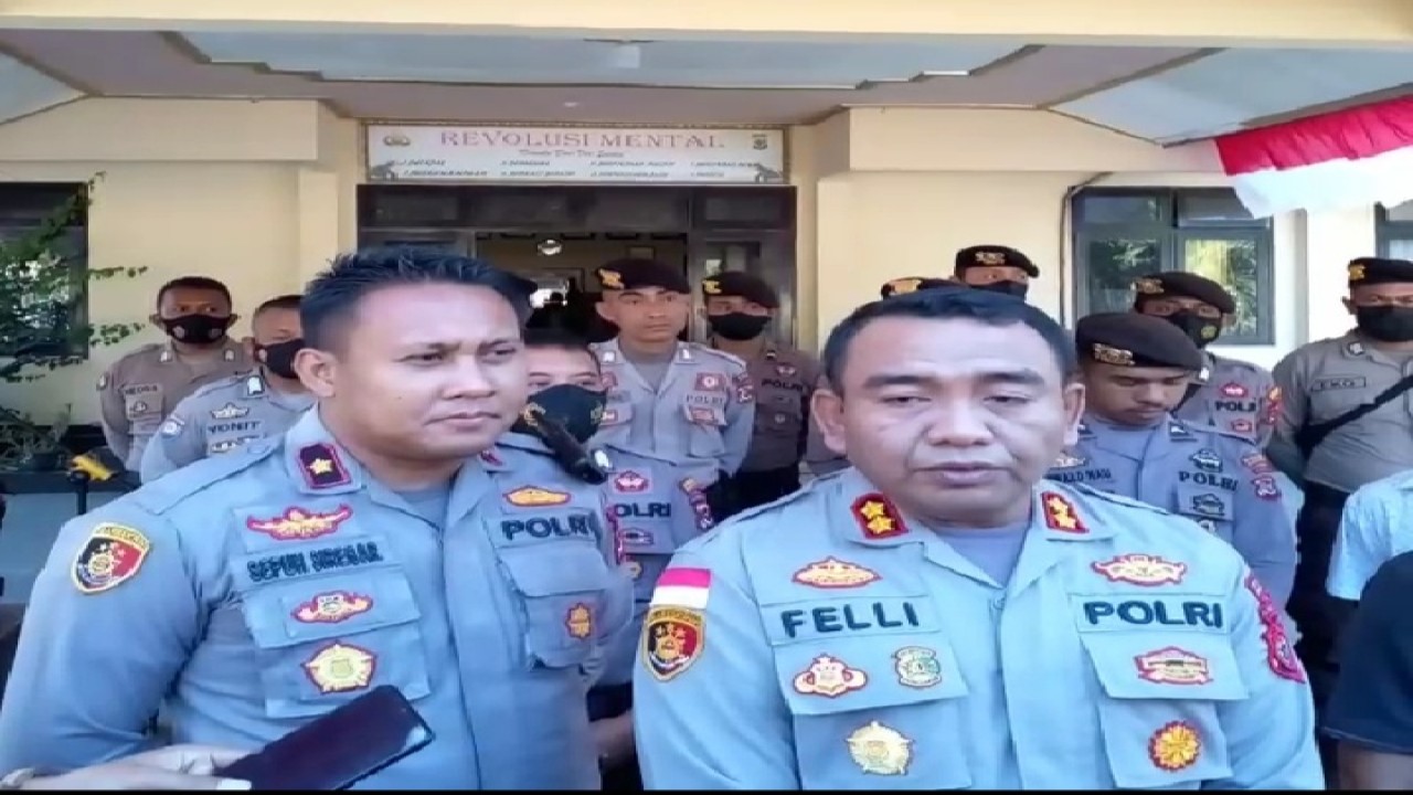 Kapolres Manggarai Barat, AKBP. Felli Hermanto saat menggelar konferensi pers terkait situasi kamtibmas di Wilayah Hukum Polres Mabar. Foto (Istimewa)