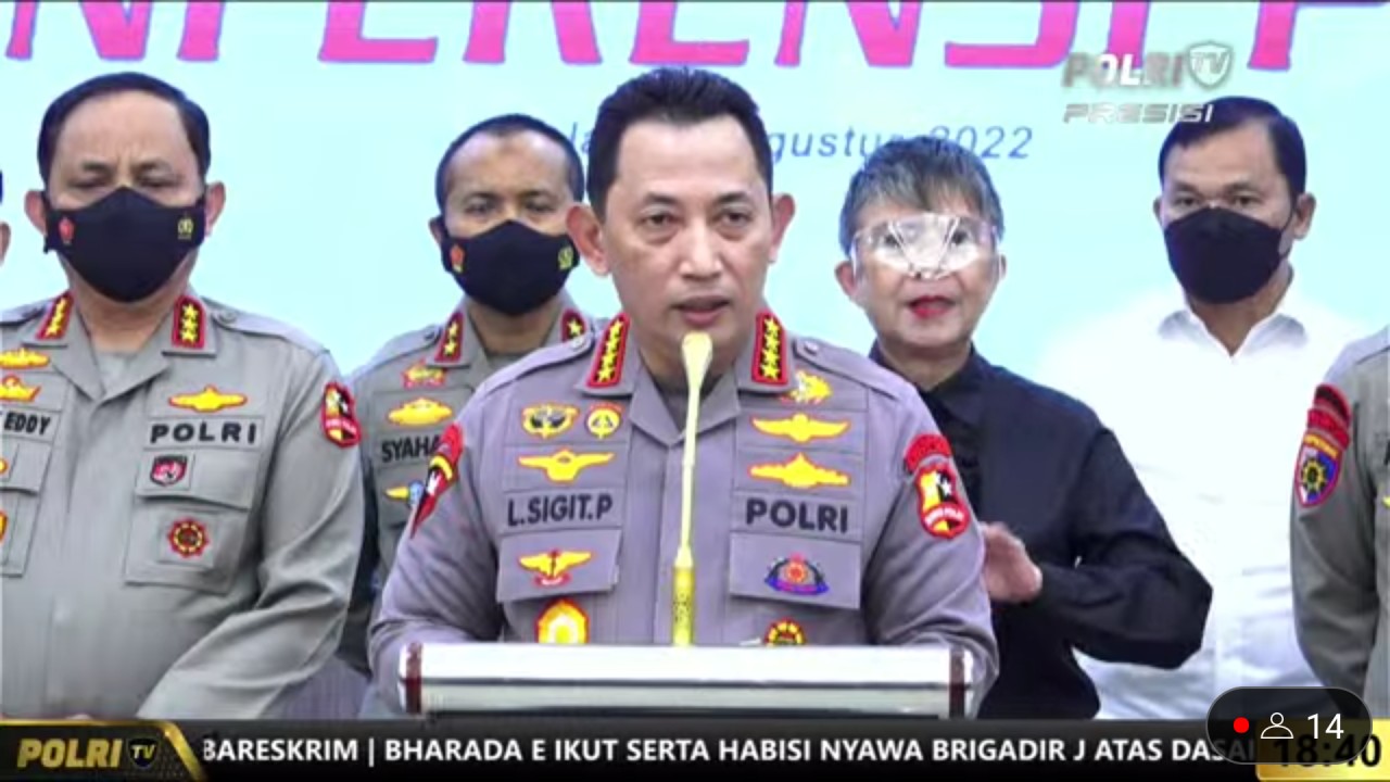 Kapolri Jenderal Listyo Sigit Prabowo dalam konferensi pers penetapan Irjen Ferdy Sambo sebagai tersangka kasus tewasnya Brigadir J.