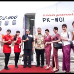 Ketua MPR RI Bambang Soesatyo berfoto bersama usai resmikan dan buka penerbangan perdana Pondok Cabe-Cepu Blora-1659694340