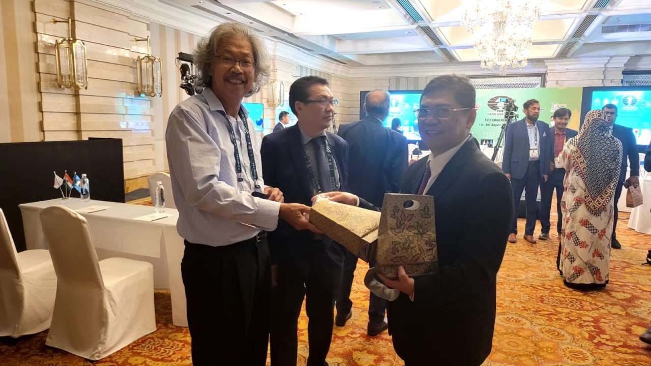 Ketum PB Percasi GM Utut Adianto (kanan) terpilih sebagai Presiden FIDE Zona 3.3 Asia/ist
