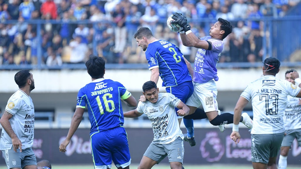 Laga Persib vs Bali United