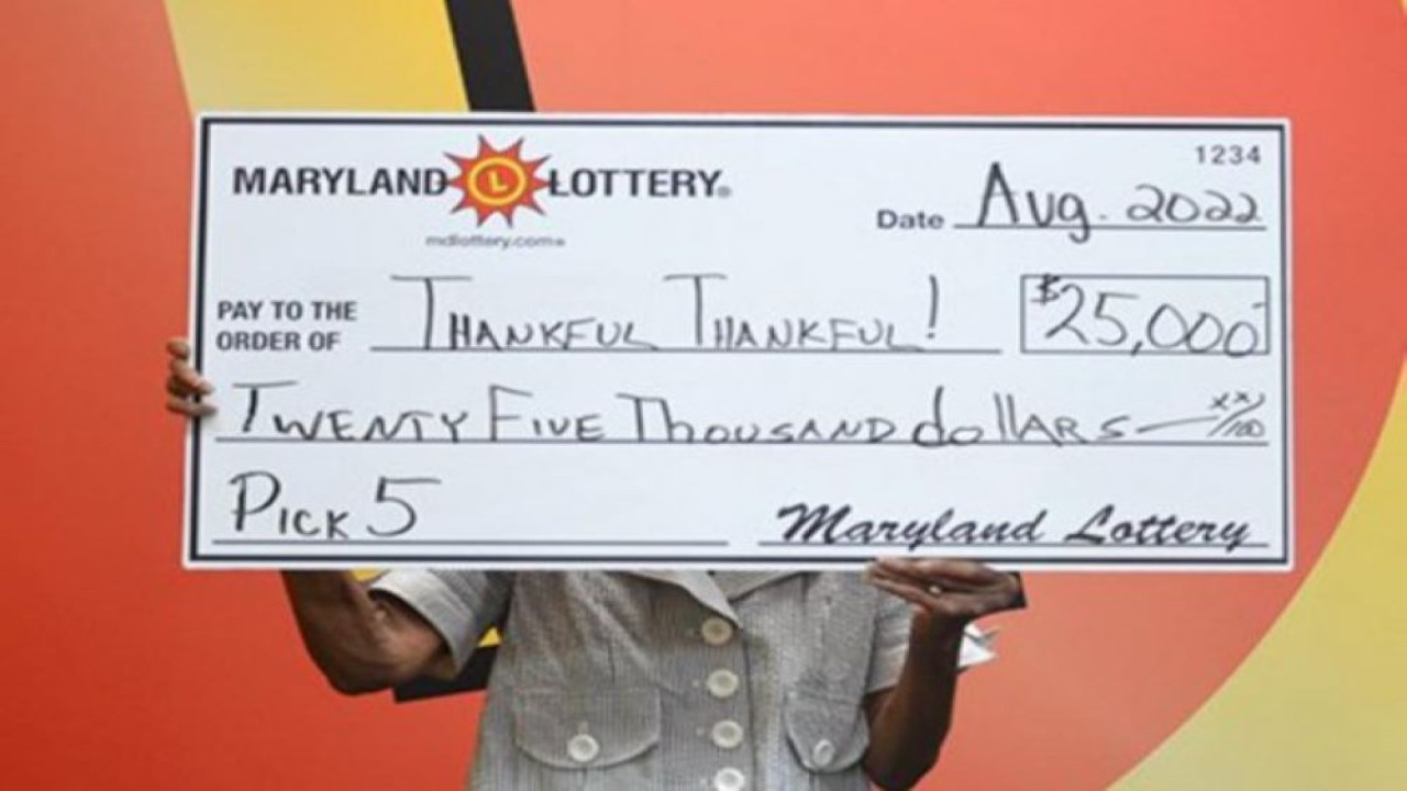 Wanita asal Cockeysville, Maryland, Amerika Serikat (AS), memenangkan hadiah lotere US$25.000 dengan nomor dari mimpi saudara perempuan. (Maryland Lotere/UPI)