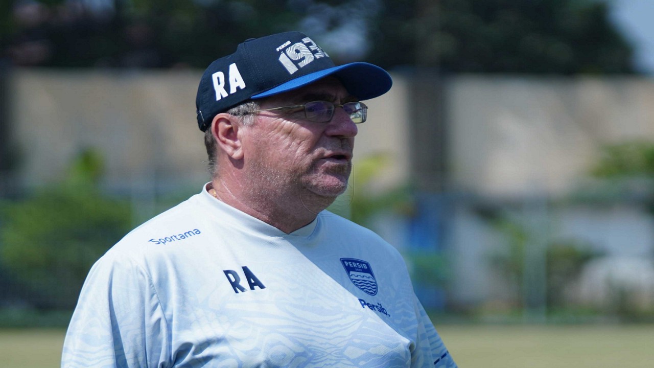 Pelatih Persib, Robert Alberts