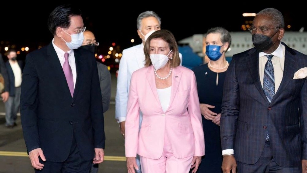 Angkatan Bersenjata China mengumumkan latihan militer di sekitar pulau itu setelah kedatangan Ketua DPR Amerika Serikat (AS) Nancy Pelosi ke Taiwan. (Reuters)