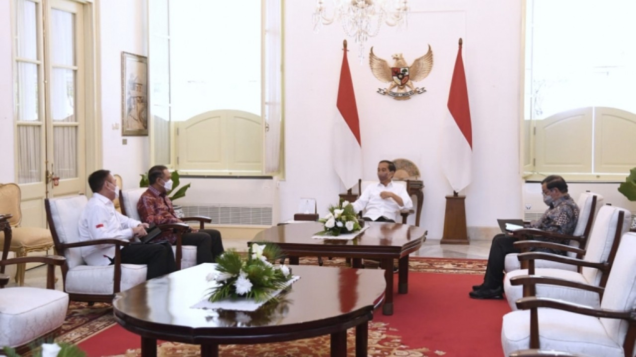 Presiden Jokowi terima kedatangan Menpora dan Ketum PSSI