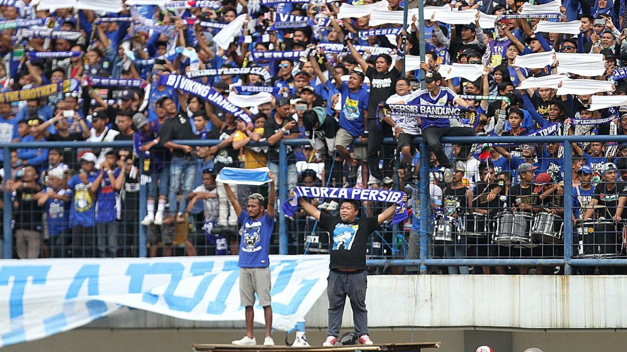 Aremania Sambut Perwakilan Viking dan Bobotoh