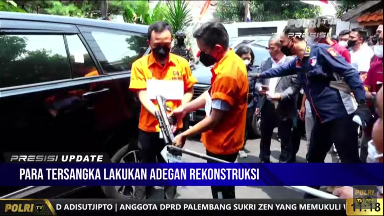 Bripka Ricky Rizal dan Bharada E saat rekonstruksi.