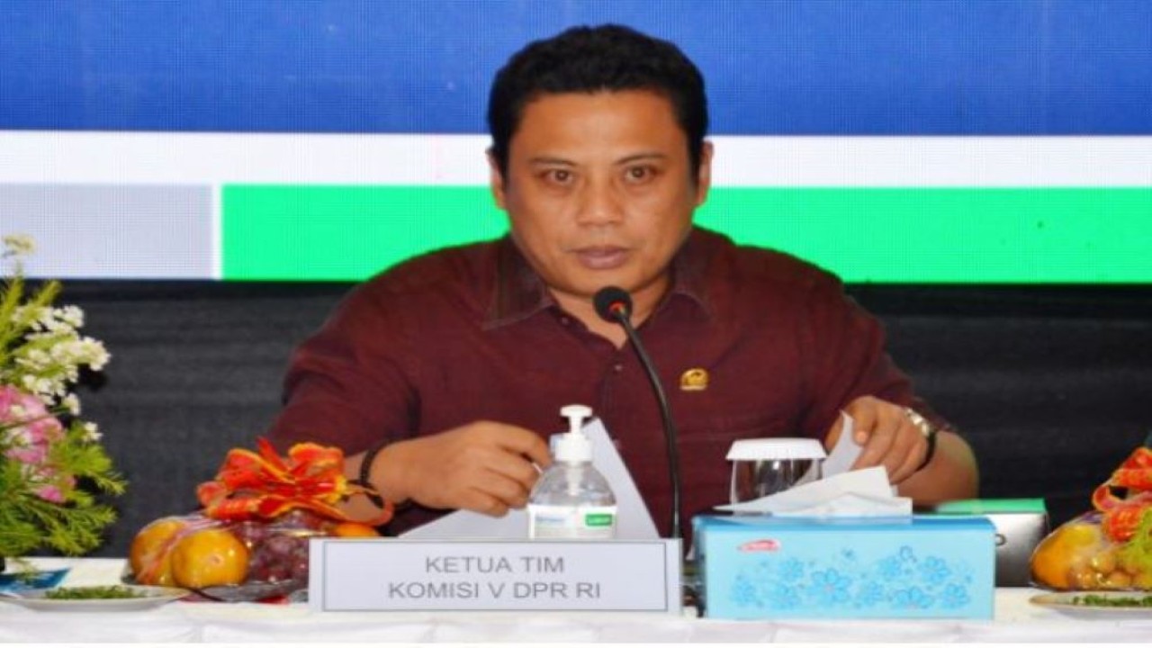 Wakil Ketua Komisi V DPR RI Andi Iwan Darmawan Aras saat memimpin kunjungan kerja spesifik Komisi V DPR RI ke BMKG Lembang, Bandung Barat, Jumat (23/9/2022). (Puntho/nvl)