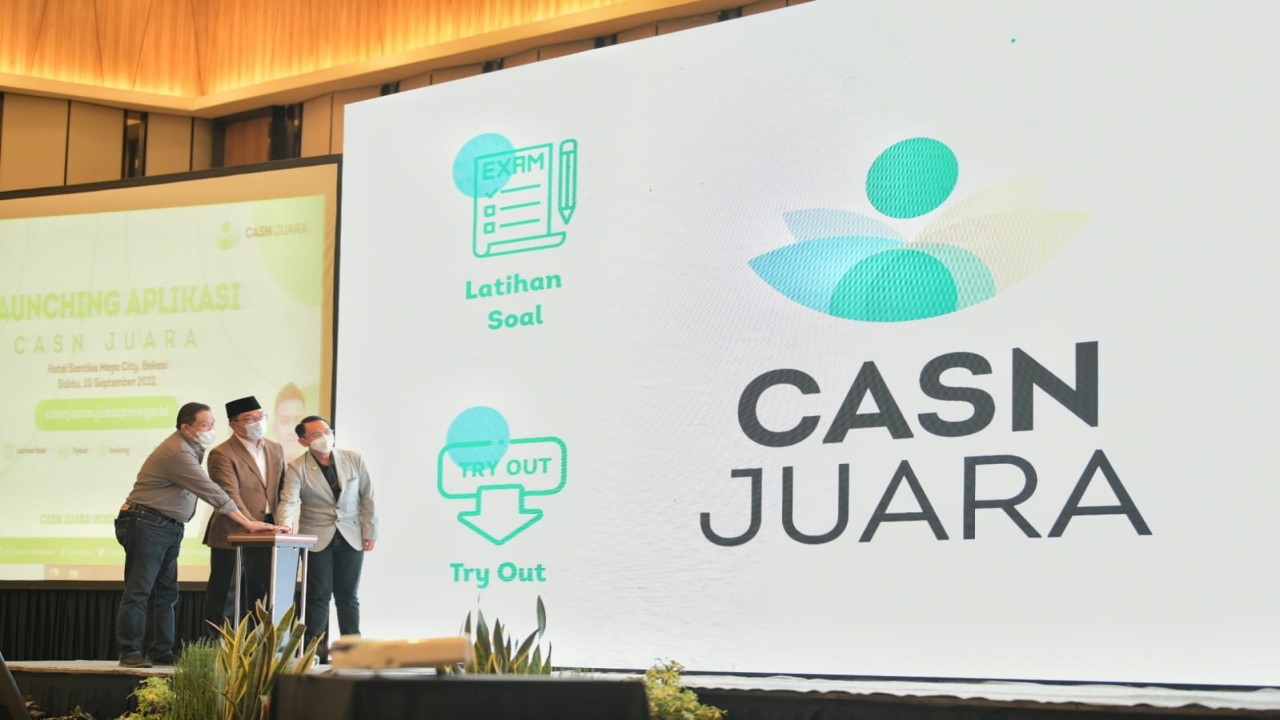 Gubernur Jawa Barat Ridwan Kamil saat meluncurkan Aplikasi Tryout CASN Juara di Hotel Santika Mega City, Kota Bekasi, Sabtu (10/9/2022).