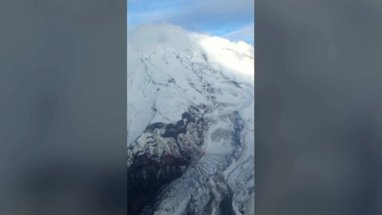 Korban tewas dalam insiden gunung berapi di Rusia menjadi delapan orang. (tangkapan layar/Reuters)