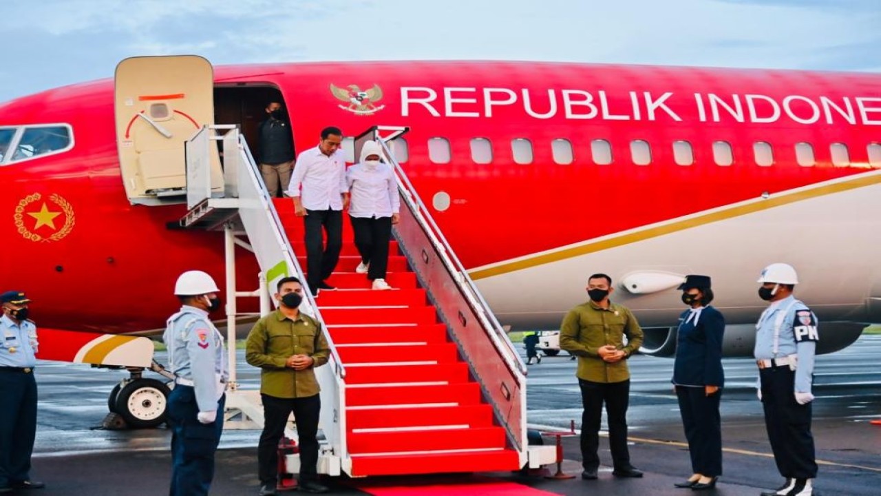 Presiden Jokowi dan Ibu Negara Iriana Jokowi tiba di Lampung. (BPMI Setpres)