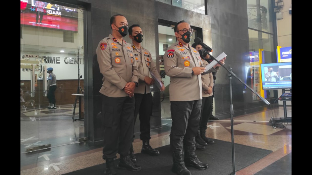 Kadiv Humas Polri Irjen Dedi Prasetyo saat memberikan keterangan pers terkirim sidang etik Kombes Agus Nurpatria.