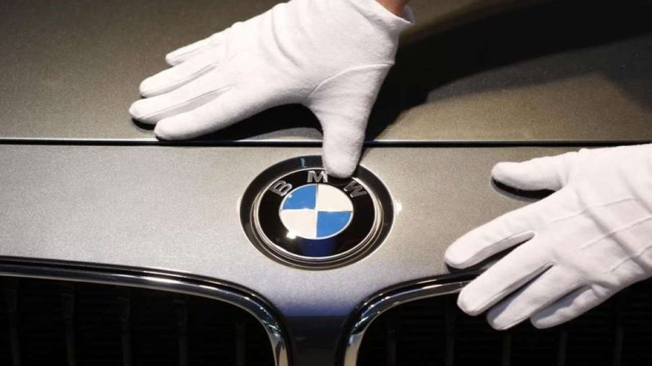 Ilustrasi. BMW bakal membatasi jarak tempuh mobil listrik. (Reuters)