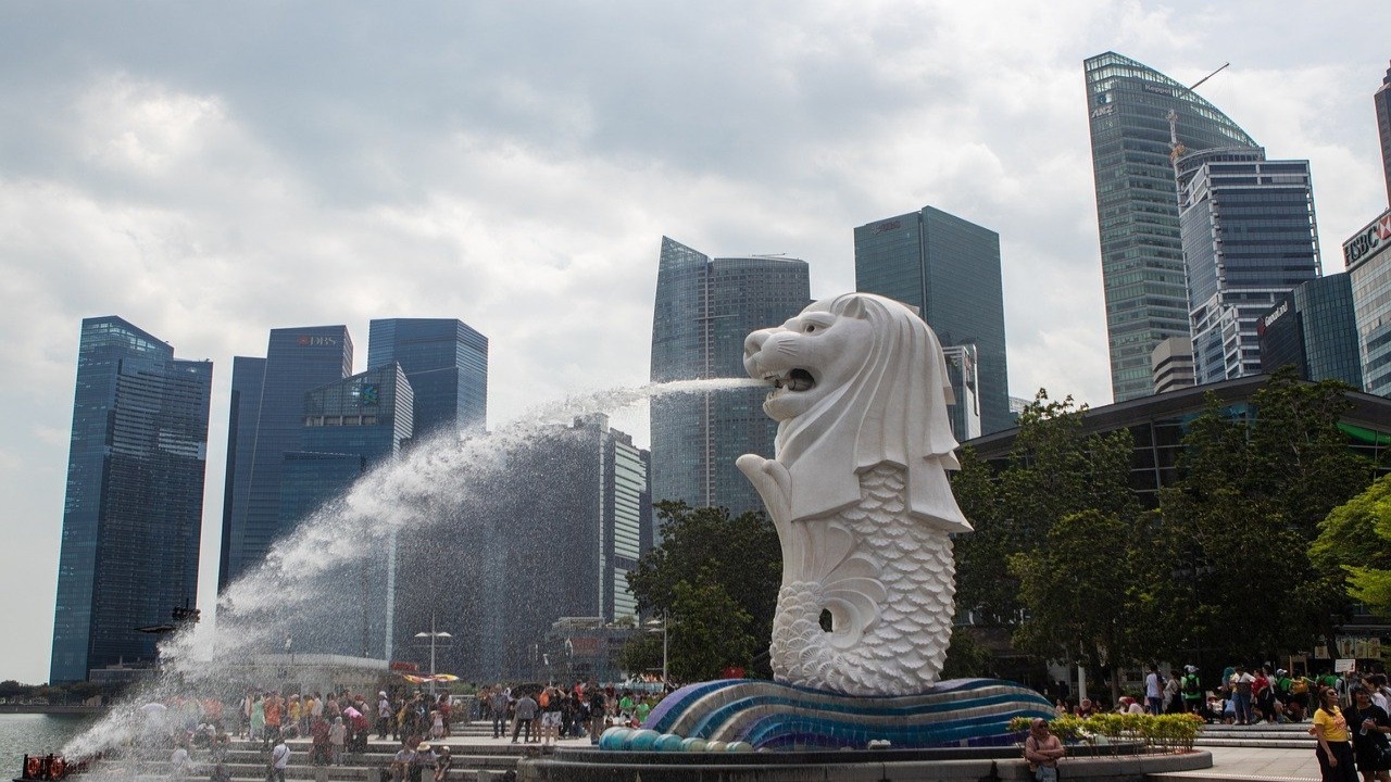 Patung Merlion ikon Singapura/ist