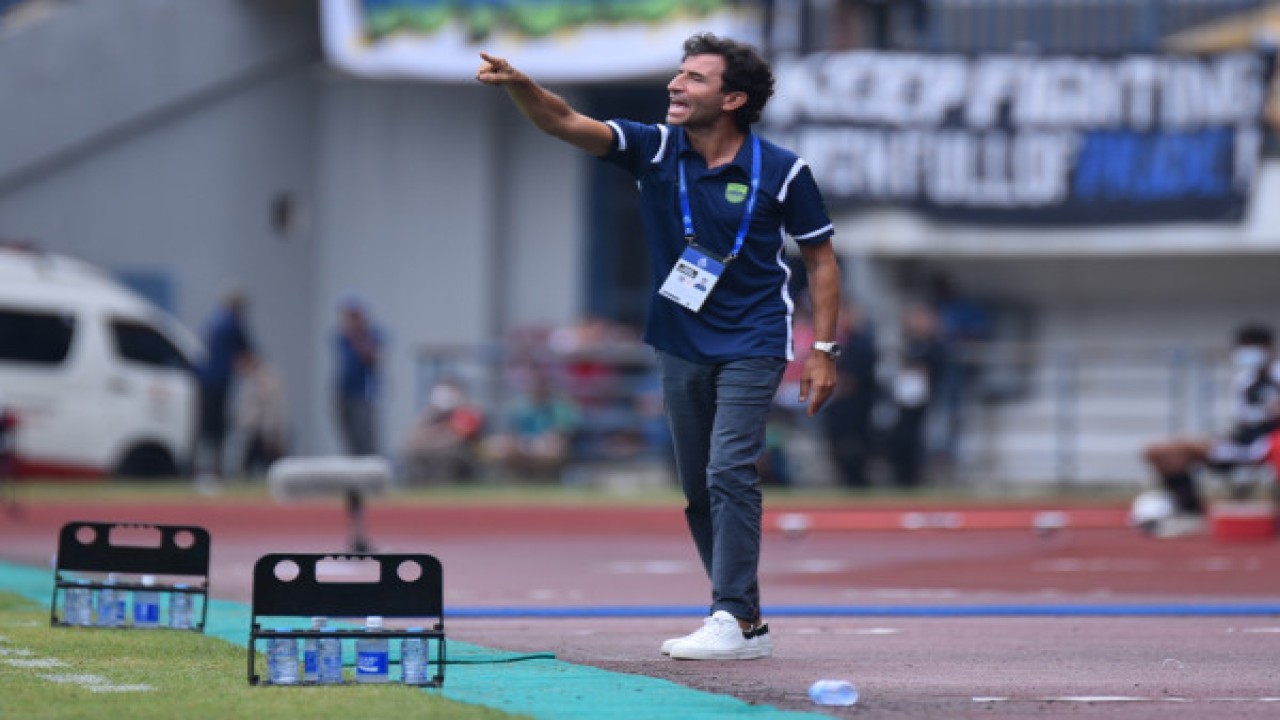 Pelatih Persib, Luis Milla