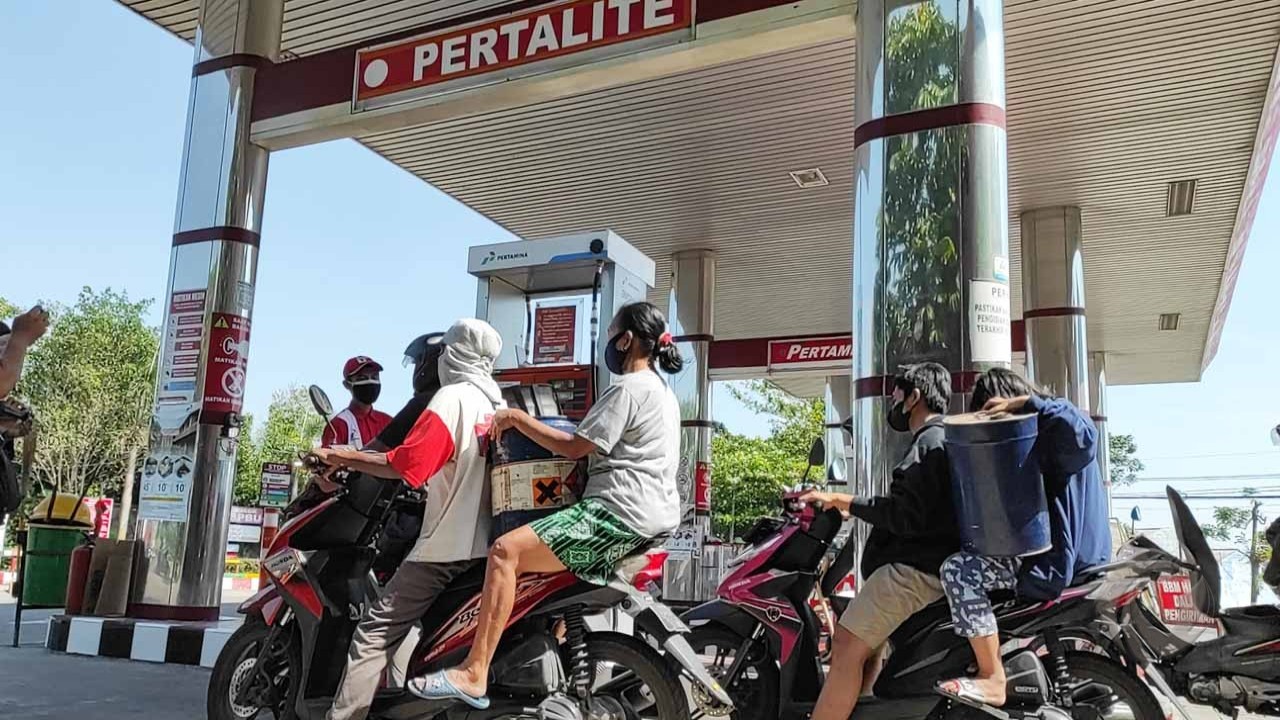 Pengisian BBM Pertalite di SPBU/ist