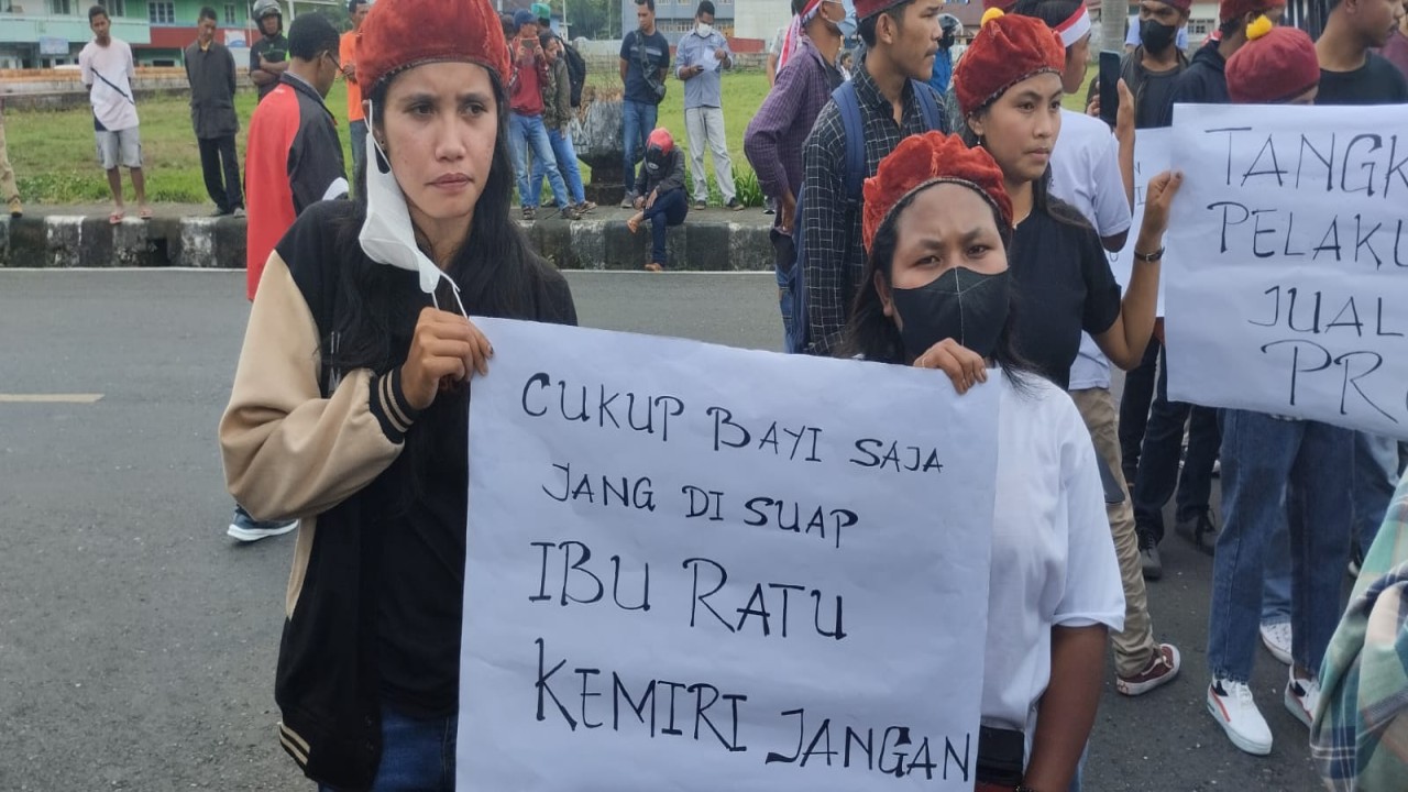 Perhimpunan Mahasiswa Katolik Republik Indonesia (PMKRI) Cabang Ruteng melakukan demonstrasi terkait dugaan jual beli proyek di Lingkungan Pemkab Manggarai. Foto (Istimewa)