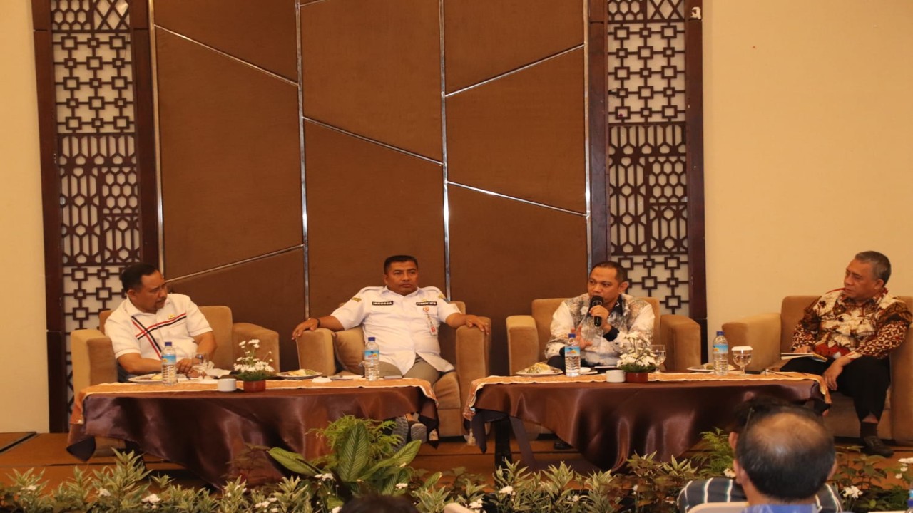 Diskusi bersama terkait masalah dunia usaha di wilayah Provinsi NTB pada Jumat (2/9/2022) di Hotel Santika. Foto (Istimewa)