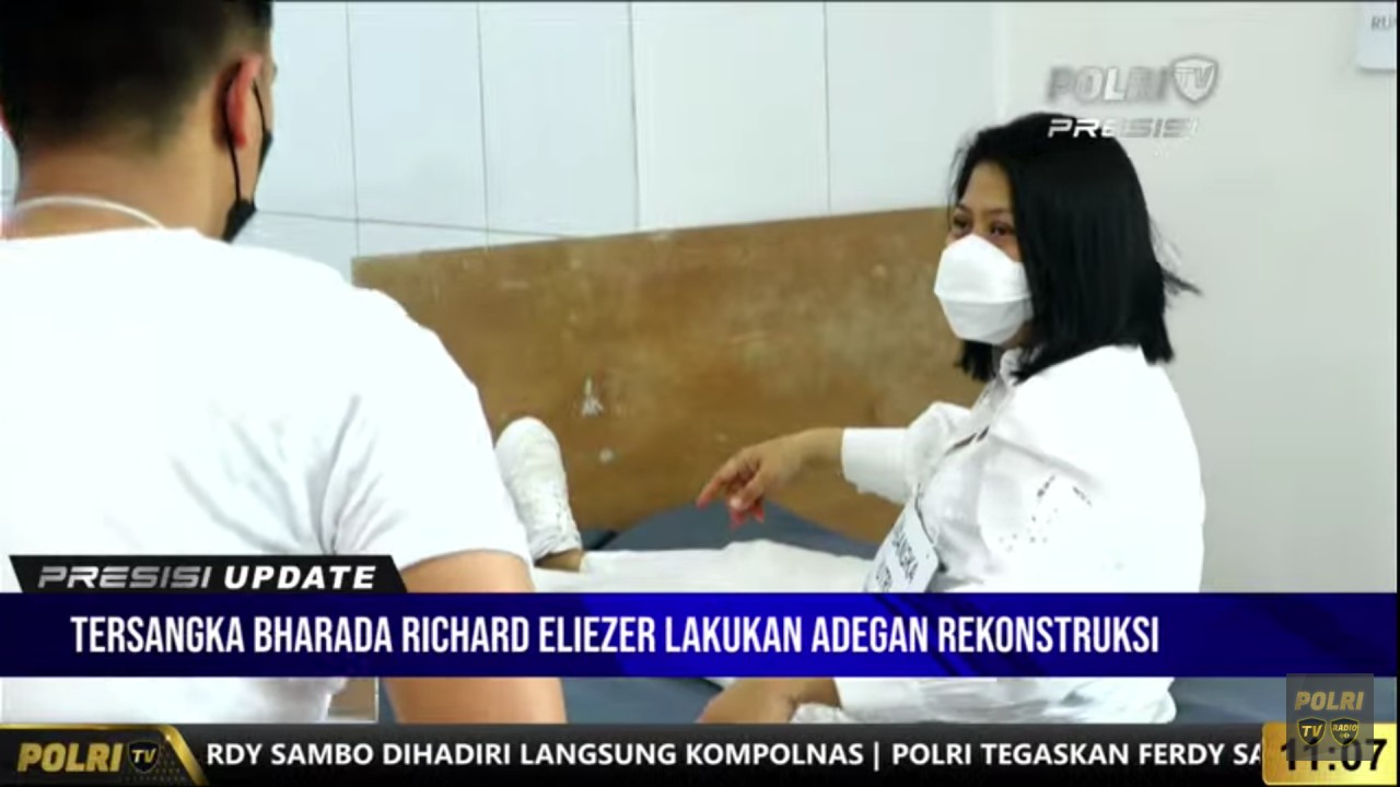 Rekonstruksi adegan Brigadir J dengan Putri Candrawathi di rumah Magelang.