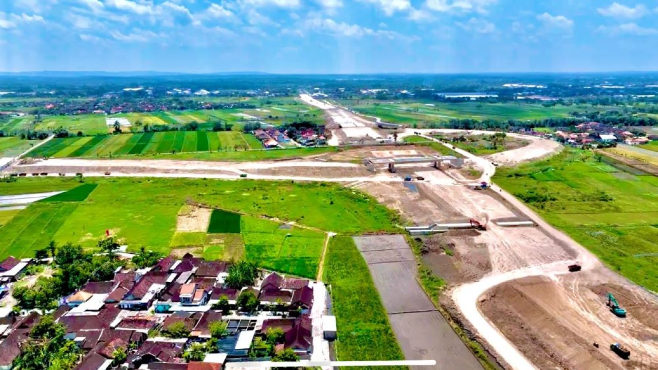 Pembangunan jalan Tol Solo-Yogyakarta-YIA Kulon Progo di wilayah Jawa Tengah saat ini masih terus digarap. (Humas Pemprov Jateng)
