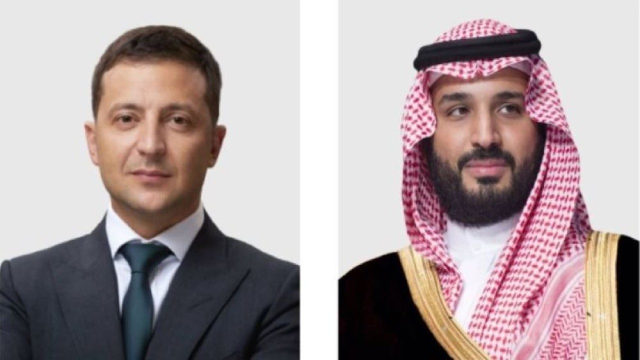 Presiden Ukraina Volodymyr Zelensky dan Putra Mahkota Arab Saudi Mohammed bin Salman. (Saudi Gazette)