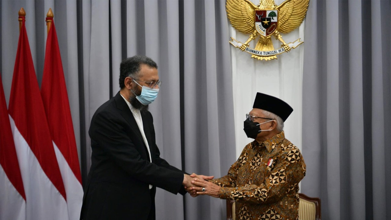 Wakil Presiden (Wapres) K.H. Ma’ruf Amin saat menerima Sekretaris Jenderal (Sekjen) ICCIA Yousef Hasan Khalawi.