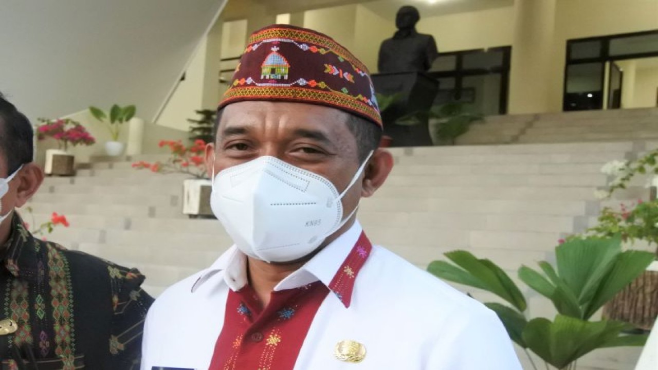 Bupati Manggarai Provinsi Nusa Tenggara Timur Heribertus Nabit (ANTARA/Benny Jahang)