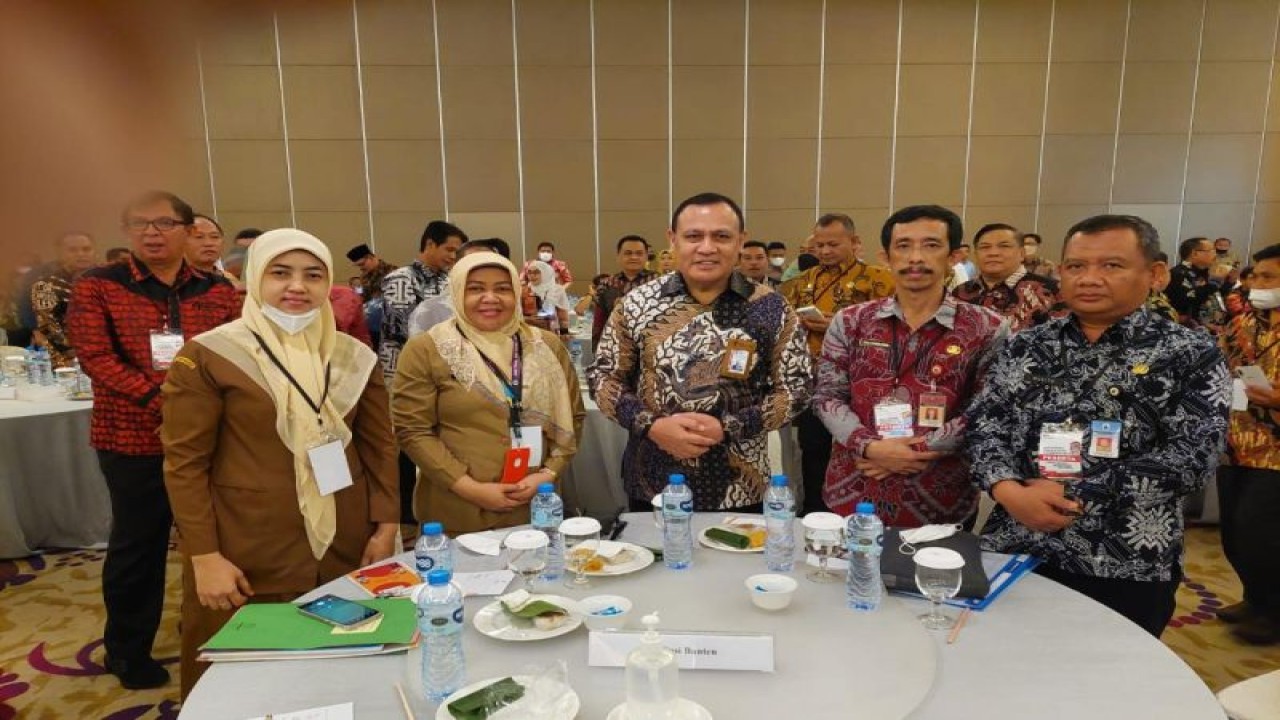 Plt. Inspektur Daerah Provinsi Banten Usman Assiddiqi Qohara mengusulkan tiga Desa di Banten sebagai Percontohan Antikorupsi kepada pimpinan Komisi Pemberantasan Korupsi (KPK) RI. (Mulyana)