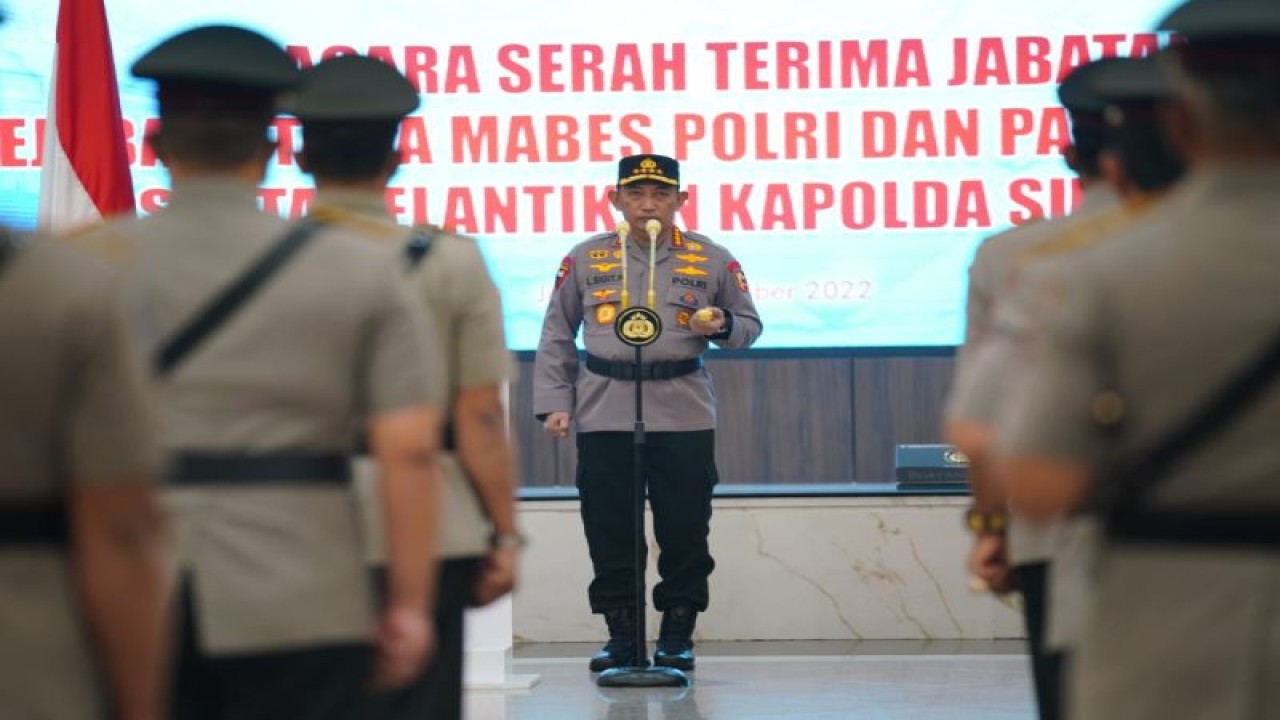 Dokumemtasi Kapolri, Jenderal Polisi Listyo Sigit Prabowo, saat melantik 16 perwira tinggi di Mabes Polri, Jakarta, Selasa (18/10/2022). ANTARA/HO-Humas Polri