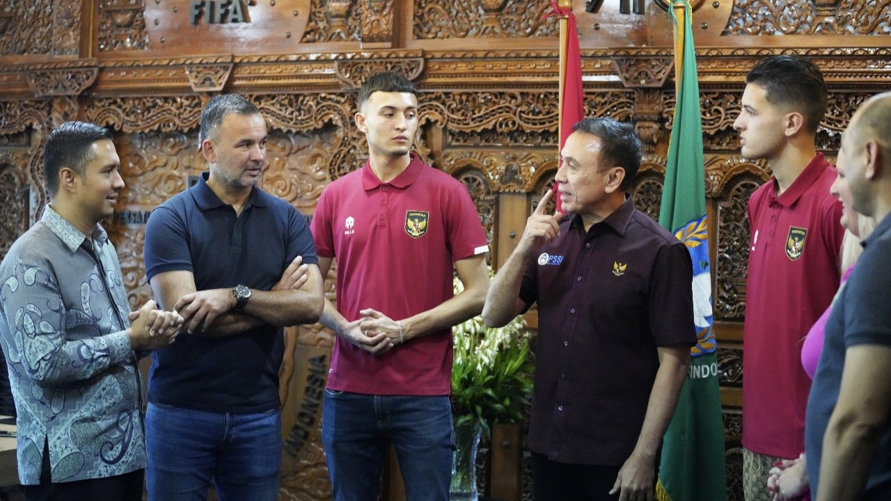 Dua pemain naturalisasi Indonesia sambangi PSSI