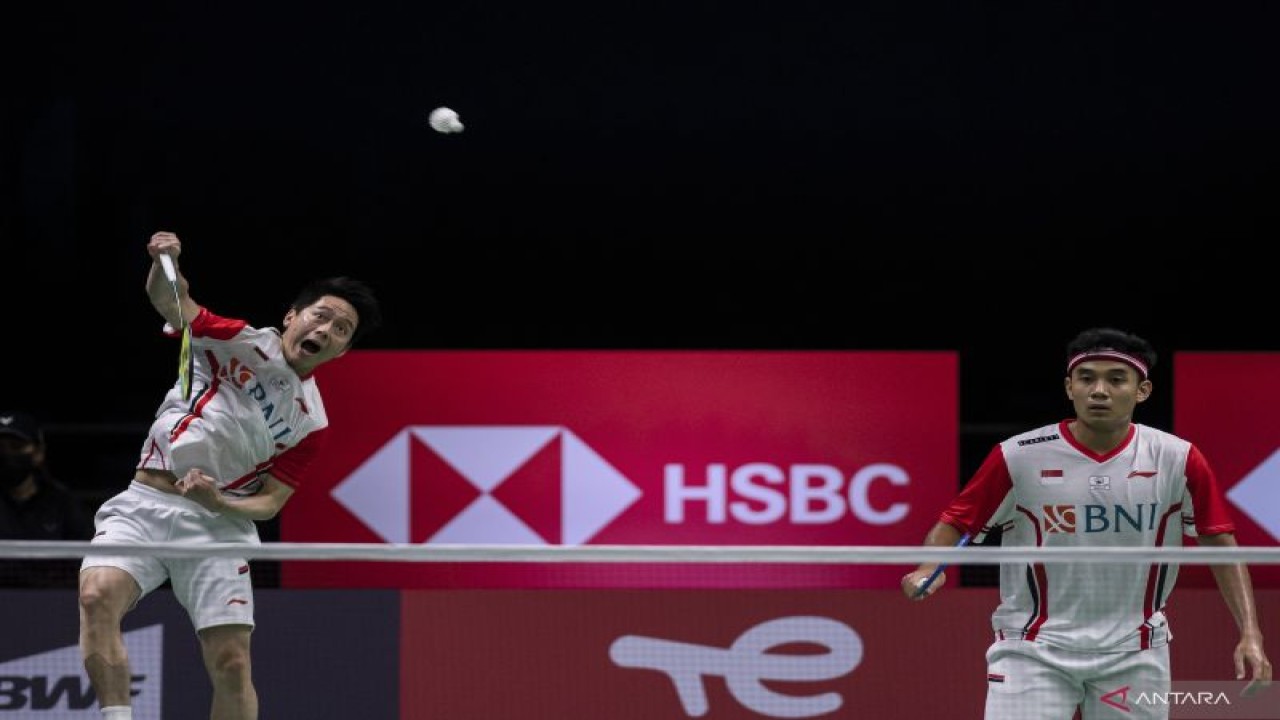 Bagas Maulana (kanan) dan Kevin Sanjaya Sukamuljo (kiri). ANTARA FOTO/M Risyal Hidayat/pras.