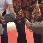 GM Utut Adianto, Eka Putra Wirya (kanan) dan Nita Nathania Wirya dari Manajemen SCUA melakukan groundbreaking Museum Catur Indonesia.     -1664710489