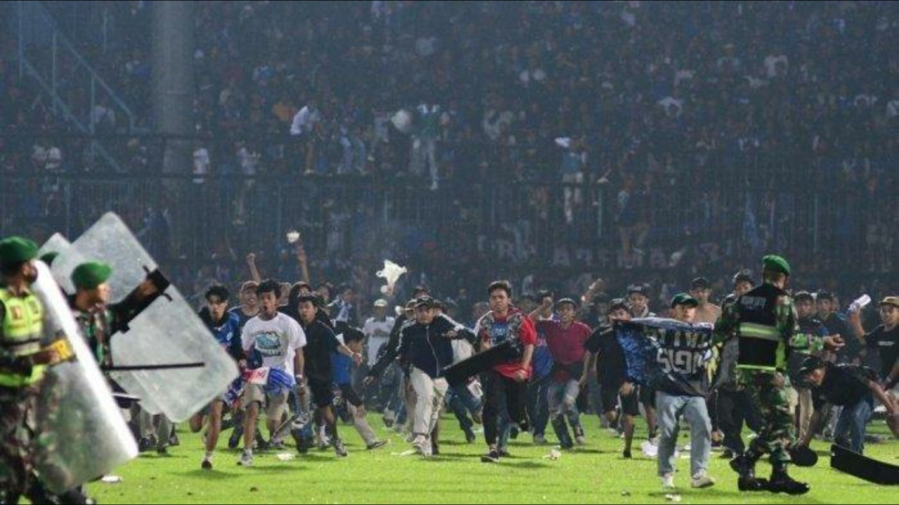 Kerusuhan di Stadion Kanjuruhan Malang. (Net)