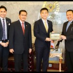 Ketua MPR RI Bambang Soesatyo (kanan) didampingi pimpinan MPR menerima Ketua Parlemen Singapura H.E. Mr Tan Chuan-Jin.-1665048937