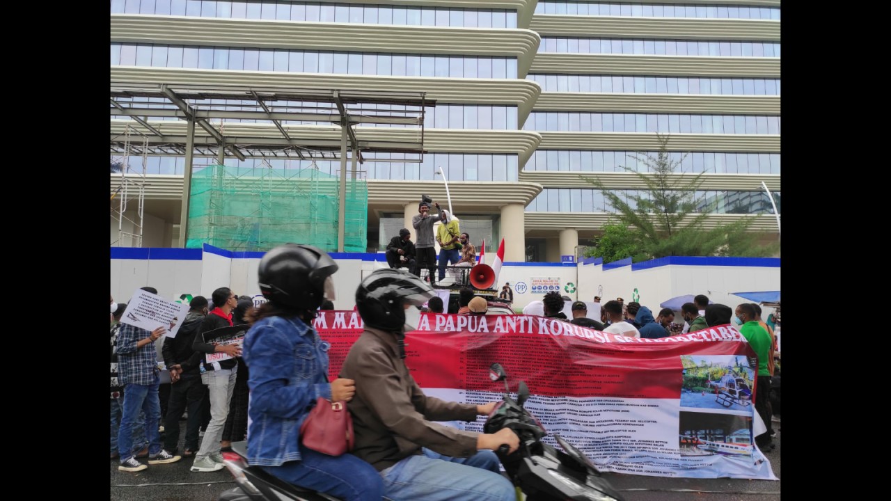 Mahasiswa Papua saat berunjuk rasa di depan Gedung Kejagung RI. (Net)